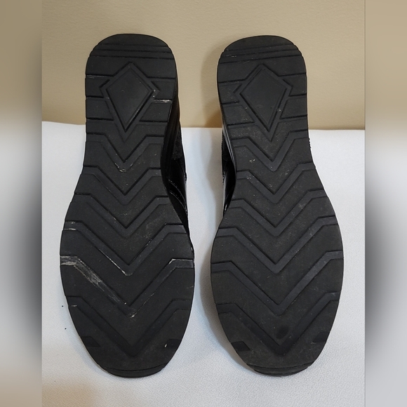 Michael Kors Logo Shoes - Picture 8 of 9